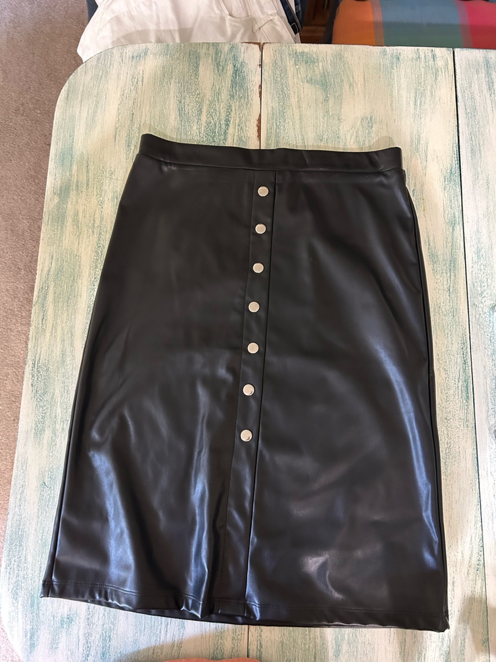 89th & Madison Black Faux Leather Snap-Front Pencil Skirt